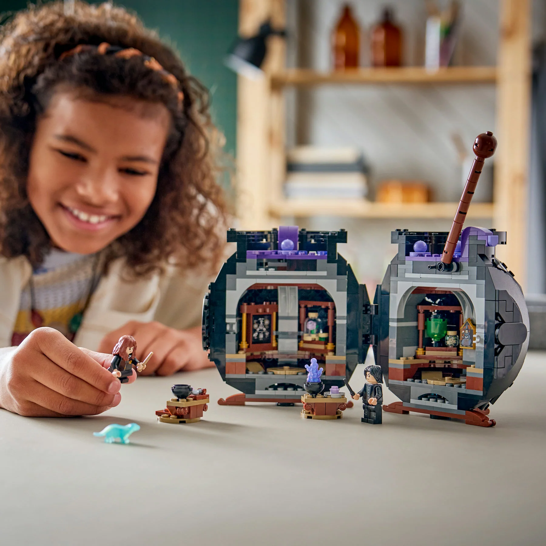 Cauldron - Secret Potions Classroom LEGO - Image 5